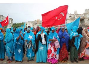 Mogadişuda Türkiye ile dayanışma gösterisi düzenlendi