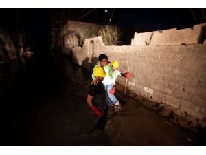Gazzede onlarca ev kanalizasyon suları altında