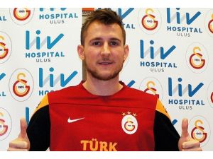 Galatasaray İzet Hajrovici renklerine bağladı