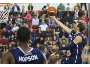 Anadolu Efes galibiyet peşinde