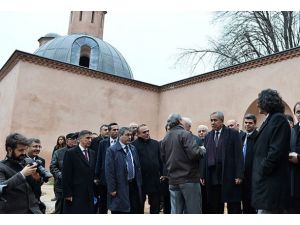 Başbakan Yardımcısı Arınç Atik Valide Sultan Külliyesini gezdi