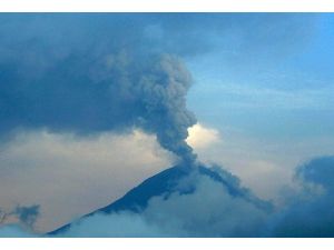 Tungurahua Yanardağı faaliyete geçti