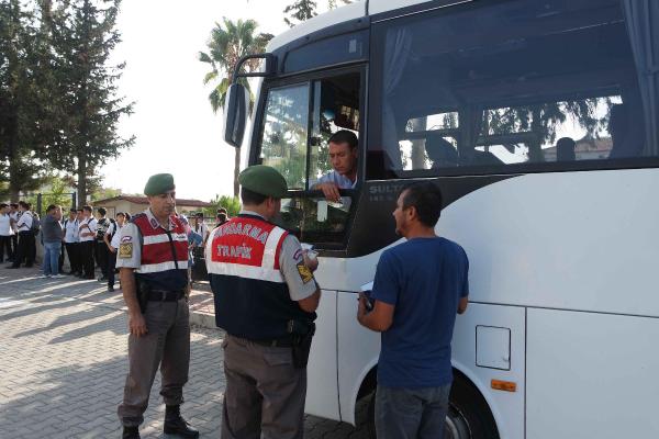 Ortacada jandarmadan öğrenci servislerine denetleme