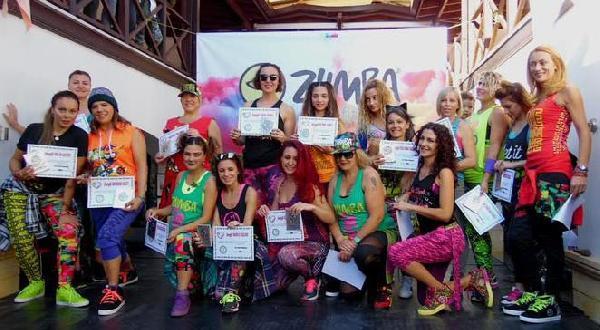 Can dostları için zumba gösterisi