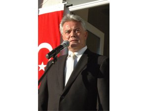 TİYATRO, İNSANI İNSANA  ANLATMA ÇABASIDIR