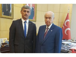 Gazeteci Irmak MHP Genel Merkezi’nde