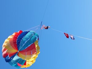 Bozkır Erdoğan’ın posterini göklerde dalgalandırdı