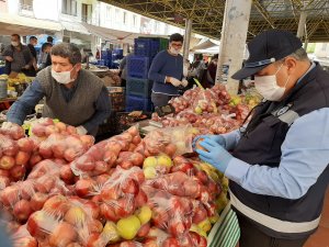 Ortaca pazarında, koronavirüs tedbirleri 