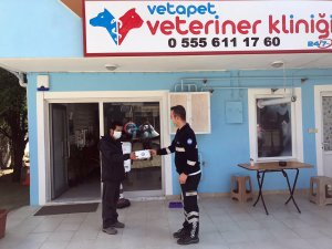 Muğla Büyükşehirden veteriner kliniklerine maske