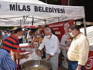 ​​​​​​​Vekil Özcan ve Başkan Tokat Aşure Dağıttılar