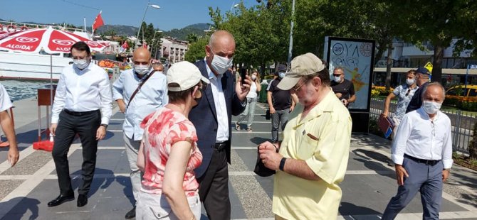 Marmaris'te turistlere Maske tak (wear a mask) uyarısı