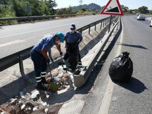 Emekçilerimizden Aşırı Sıcakta Temizlik