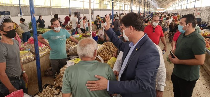 Karaca Salı Pazarı’nda esnaflarla bir araya geldi