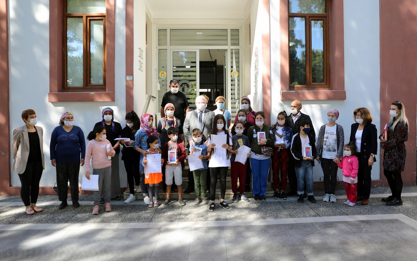 Başkan Gümüş’ten Öğrencilere Tablet