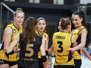 Lider VakıfBank erteleme maçında galip