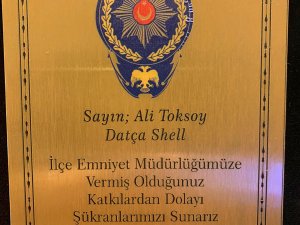 Datça Emniyet Müdürlüğünden Ali Toksoy'a Plaket verildi