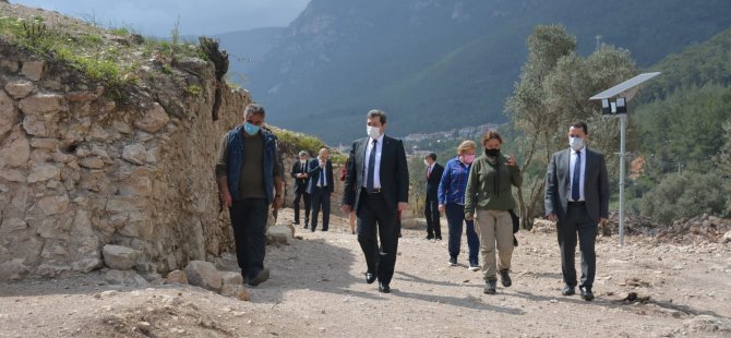 Vali Orhan Tavlı ve YİKOB Daire Başkanı Muhsin Eryılmaz Akyaka Ortaçağ Kalesinde İncelemelerde Bulundu