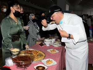 BAYBURTLU KADINLAR İSTANBUL’DA YEMEKLERİYLE YARIŞTILAR AYVAZ ŞEF’ten ALTINLARI KAPTILAR