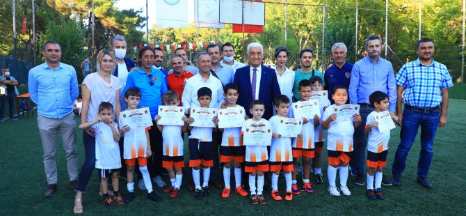 Büyükşehirden Amatör Spor Kulüplerine Destek