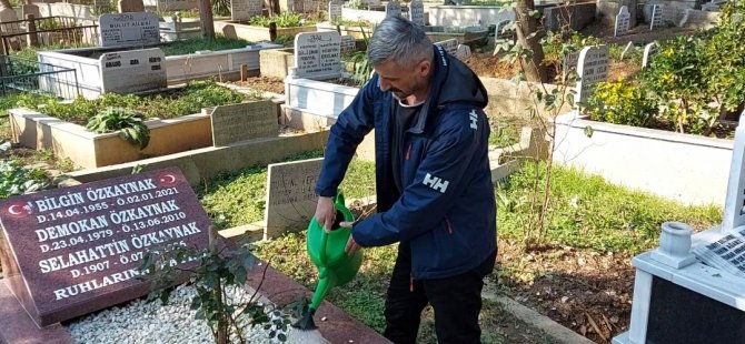 Gazeteci Temel Irmak, Bilgin Özkaynak‘ın mezarını ziyaret etti