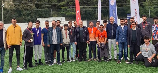 Marmaris Kaymakamlık Mahalleler Arası Futbol Turnuvası'nda kupalar sahiplerini buldu