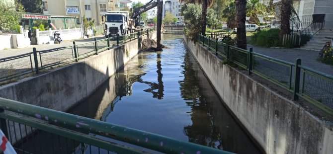 Marmaris’te ki Derelerden 4 Bin 50 Ton Balçık Çıkartıldı