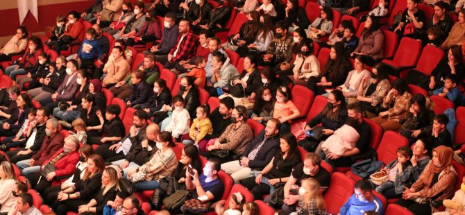 Büyükşehir Çocuk Korosu İlk Konserini Verdi