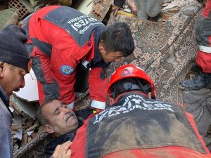 Muğla Büyükşehir Belediyesi Ekipleri Depremden 26 Kişiyi Kurtardı