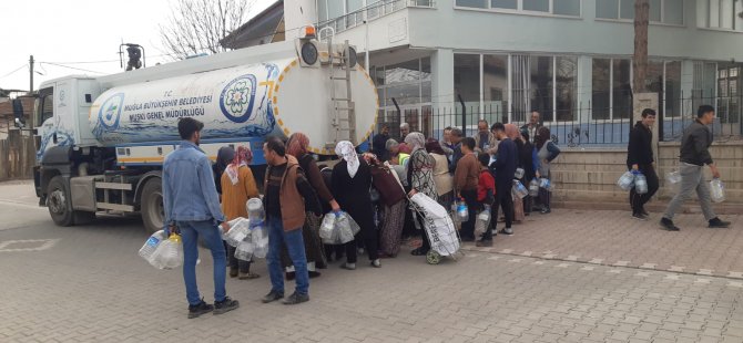 Büyükşehir Ekipleri Çadır Kentlerin Su İhtiyaçlarını Karşılıyor