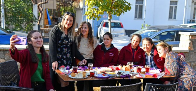 Belediyenin kadın personeli kahvaltıda bir araya geldi