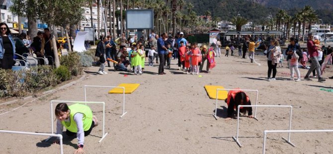 Marmaris'te Gökyüzü Rengarenk Oldu