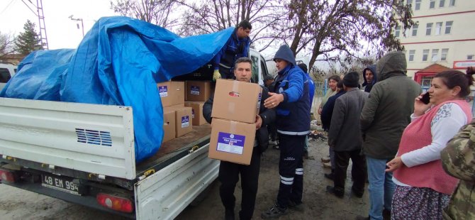 Büyükşehir Belediyesinin Depremzedelere Ramazan Kolisi Dağıtımı Sürüyor