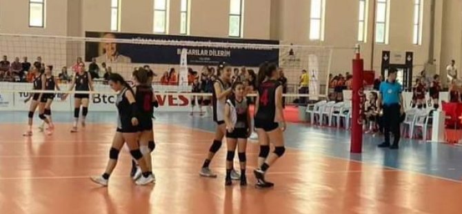 Marmaris Belediyesi Gençlik Spor İzmir Alfa Voleybol takımını 3-1 mağlup etti