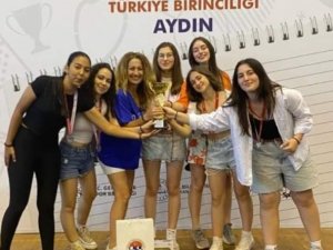 Marmaris Halıcı Ahmet Urkay Anadolu Lisesi Genç Kızlar Satranç Takımı Sıla Eylül Türkoğlu kaptanlığında Türkiye 2’ncisi oldu