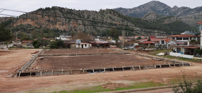 ORHANİYE HALI SAHAYA KAVUŞUYOR