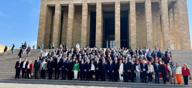 BAŞKAN ACAR ÜNLÜ ATA’NIN HUZURUNDA