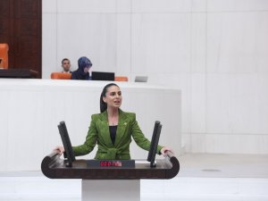 Muğla Milletvekili Gizem Özcan;  "Güvencesiz çalışma biçimi olan sözleşmeli öğretmen istihdamına ivedilikle son verilmelidir"