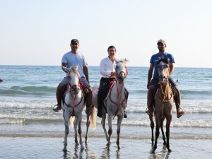 Başkan Aras Patara Plajında