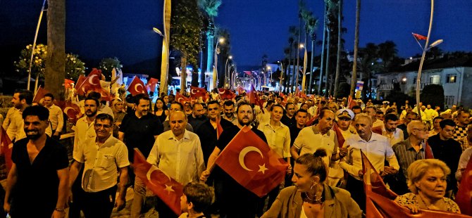 15 Temmuz Demokrasi ve Milli Birlik Günü etkinlikleri kapsamında Marmaris'te yürüyüş düzenlendi