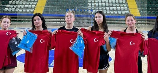 Musa Kazım Açıkbaş Milli Sporcuları Ödüllendirdi