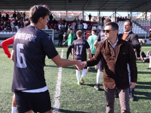 Başkan Ünlü Selimiye Futbol Yönetimini ve Futbolcularını kutladı