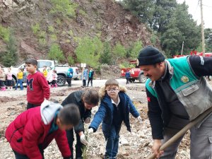 SÖĞÜT'TE FİDANLAR TOPRAKLA BULUŞTU