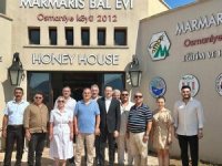 Vali Akbıyık Marmaris Bal Evi ve Arıcılık Müzesi’ni ziyaret etti